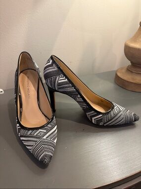 ANTONIO MELANI Black & White Geometric Pointed-Toe Pumps